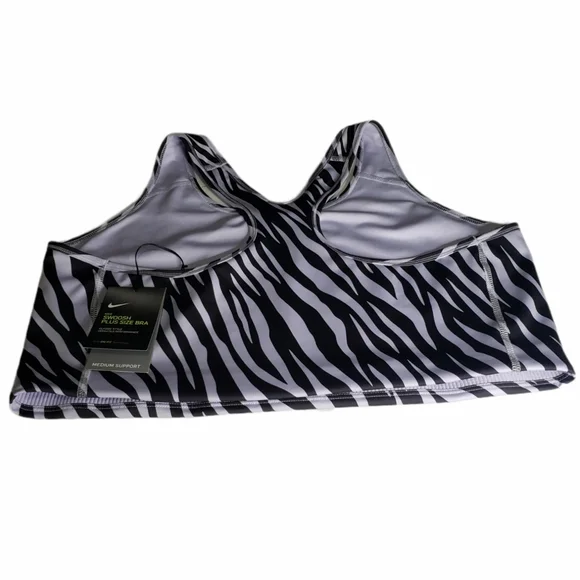 Nike Swoosh Icon Clash Sports Bra - Picture 3 of 4